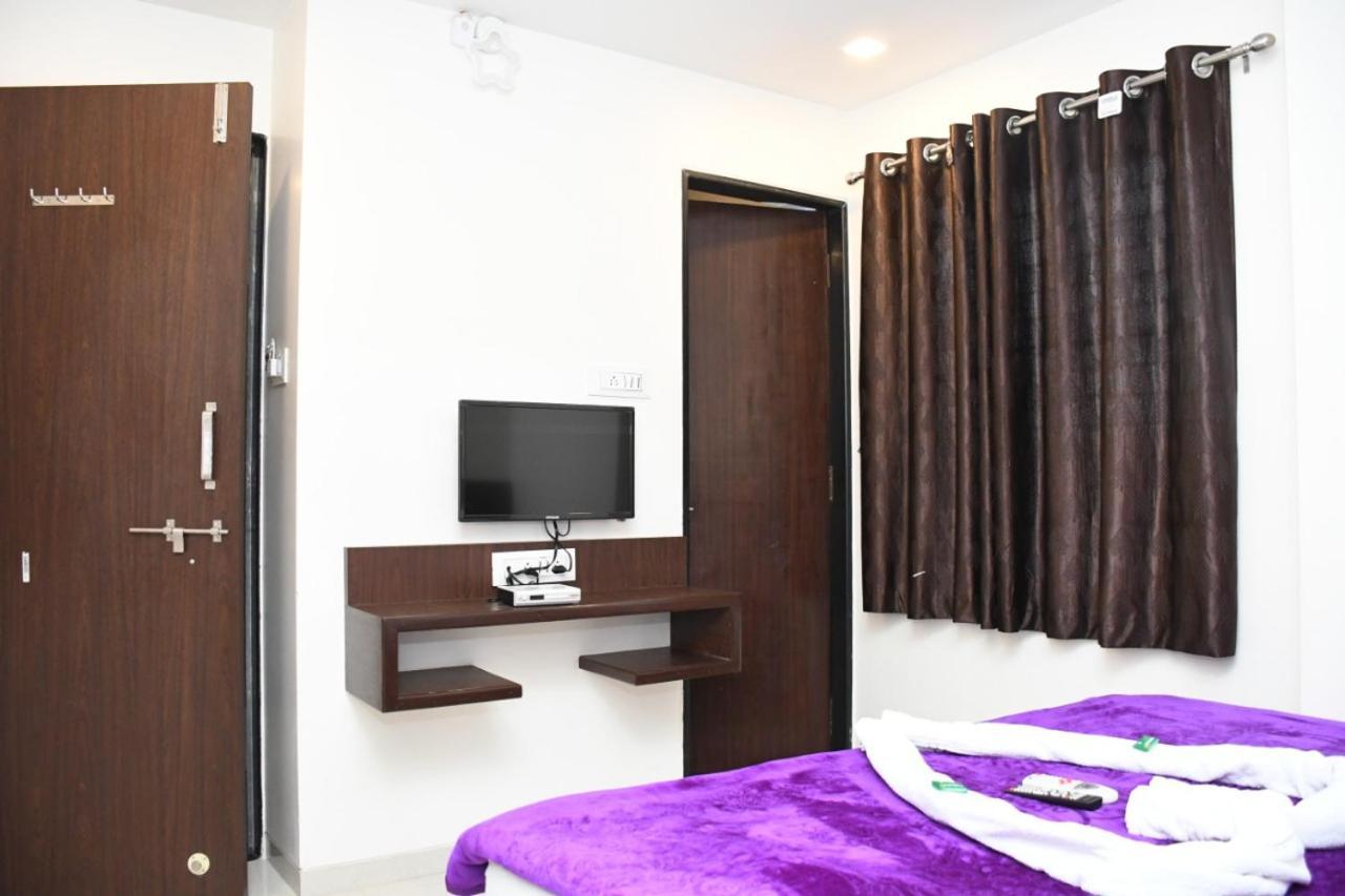 Hotel Sai Shatabdi Shirdi Dış mekan fotoğraf