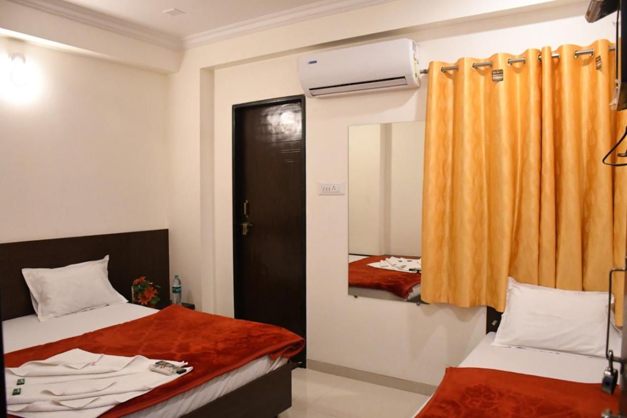 Hotel Sai Shatabdi Shirdi Dış mekan fotoğraf
