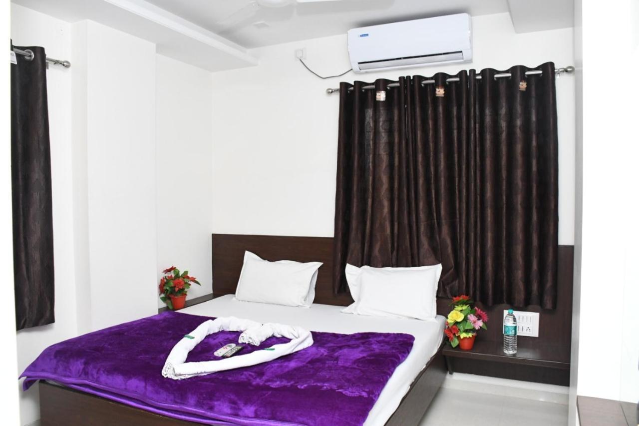 Hotel Sai Shatabdi Shirdi Dış mekan fotoğraf