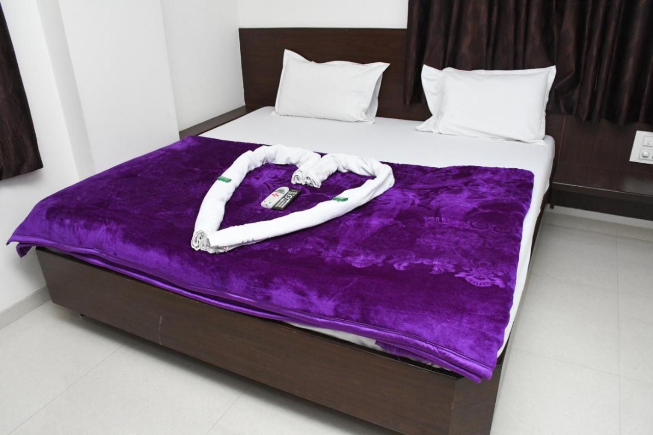 Hotel Sai Shatabdi Shirdi Dış mekan fotoğraf