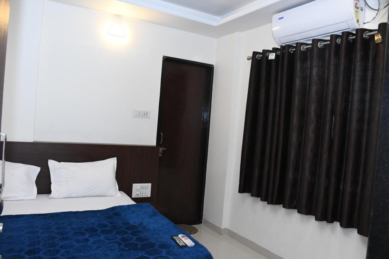 Hotel Sai Shatabdi Shirdi Dış mekan fotoğraf
